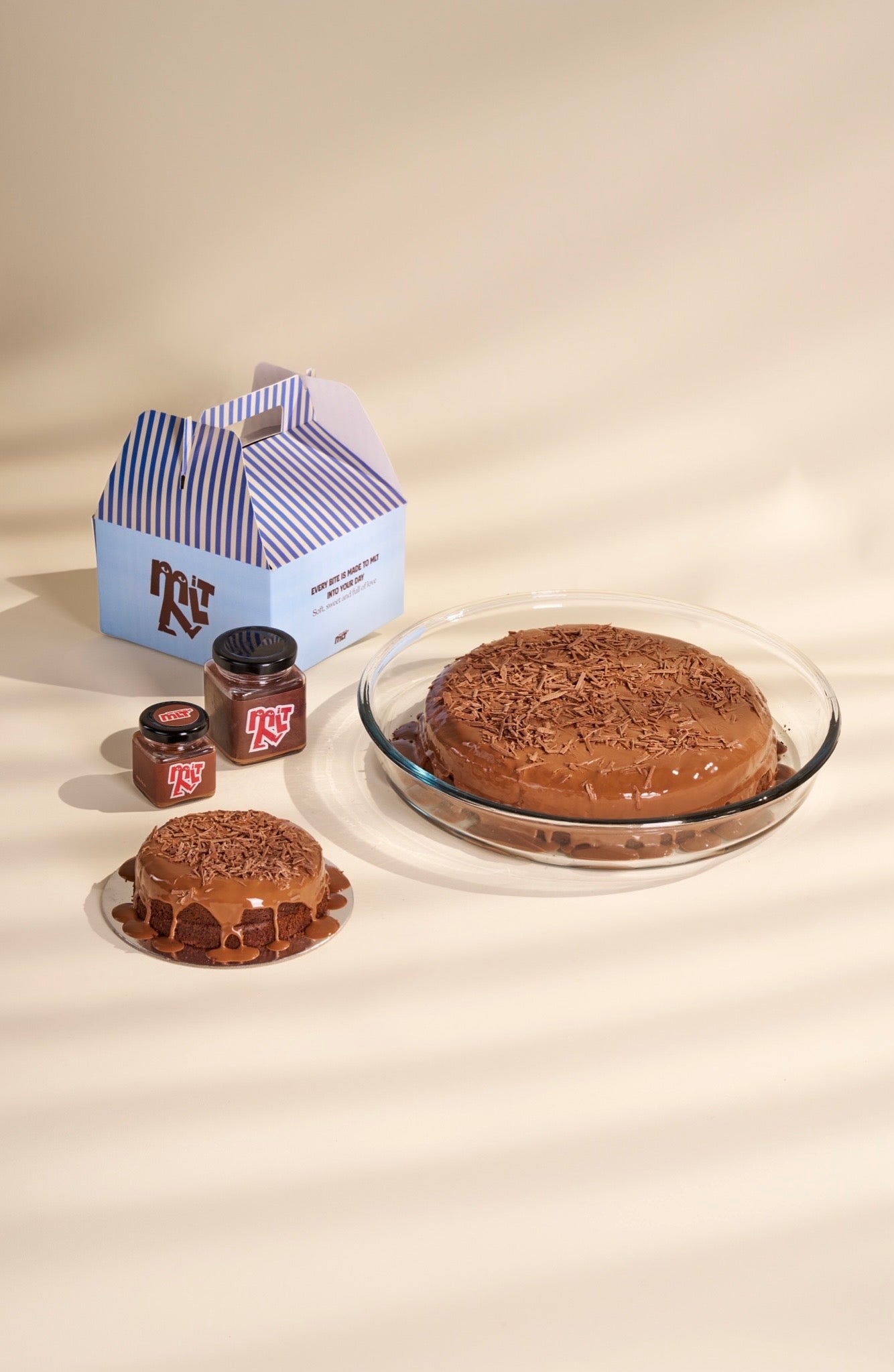 Smooth Chocolate Cake ﻛﻴﻜﺔ اﻟﺸﻮﻛﻮﻻﺗﻪ